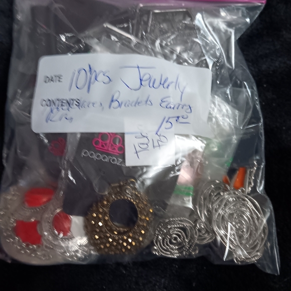 Paparazzi Jewelry. 10+ pcs per bag - Picture 5 of 9